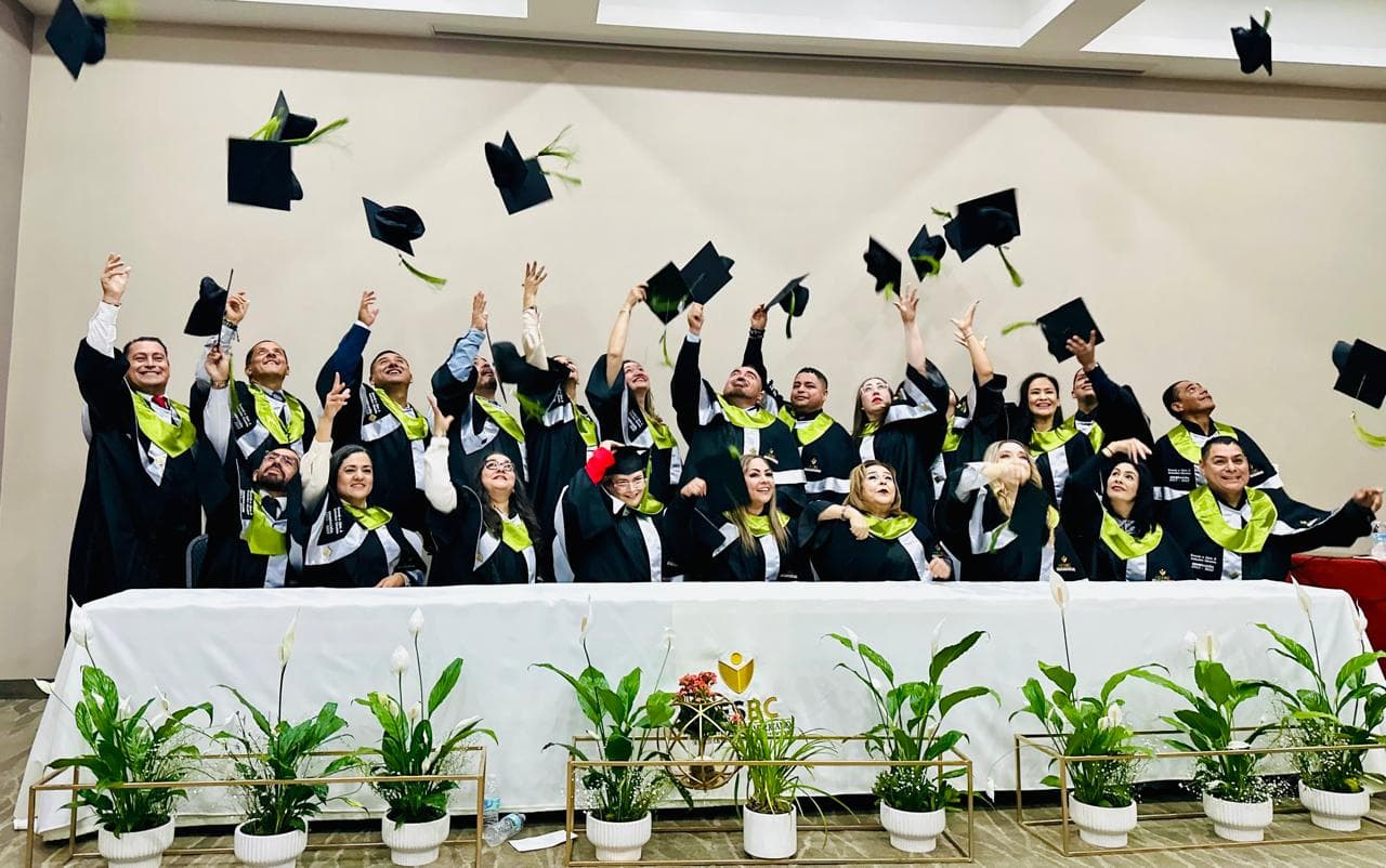 GRADUACIÓN IV GENERACIÓN DOCTORADO EN ADMINISTRACIÓN DE INSTITUCIONES EDUCATIVAS 2023-2025 - Foto 1