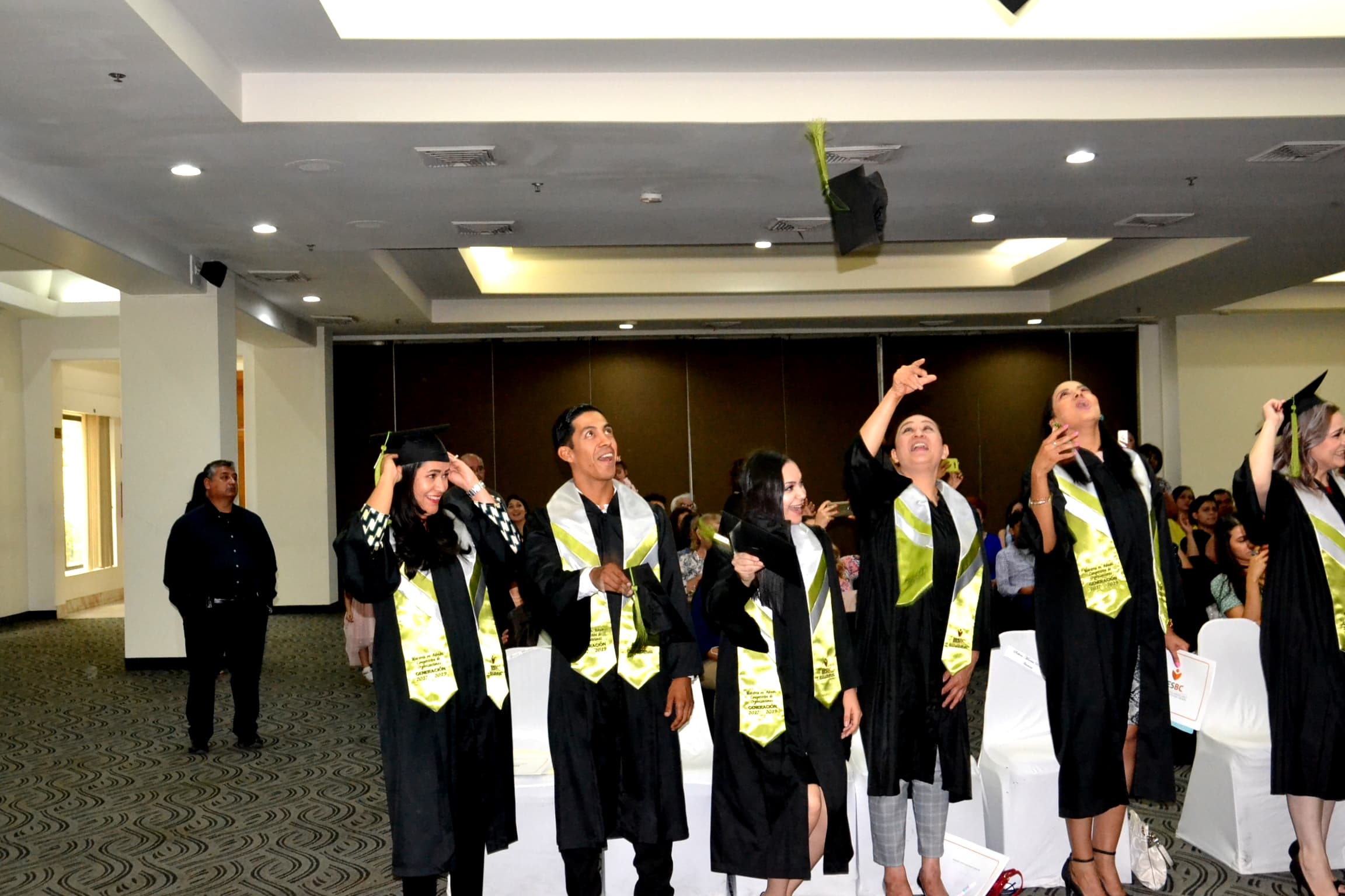 GRADUACIÓN II GENERACIÓN 2017-2019 - Foto 12